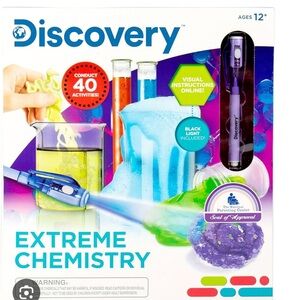 Discovery Extreme Chemistry Set with Blue and Purple Accents